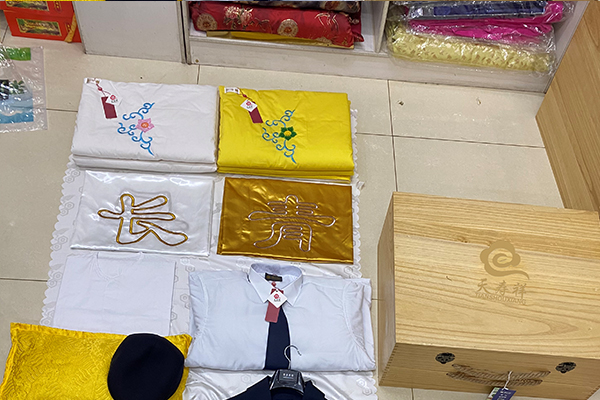 老人去世穿的五件寿衣包括什么？