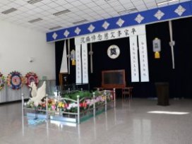 墓地的正前方不能出现些什么？