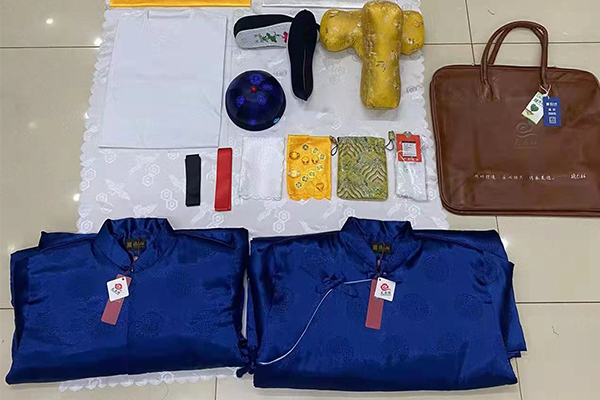 老人死了为什么要穿那么多的衣服呢？